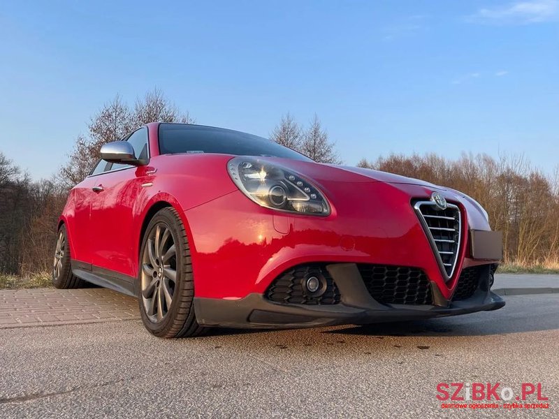 2012' Alfa Romeo Giulietta photo #1