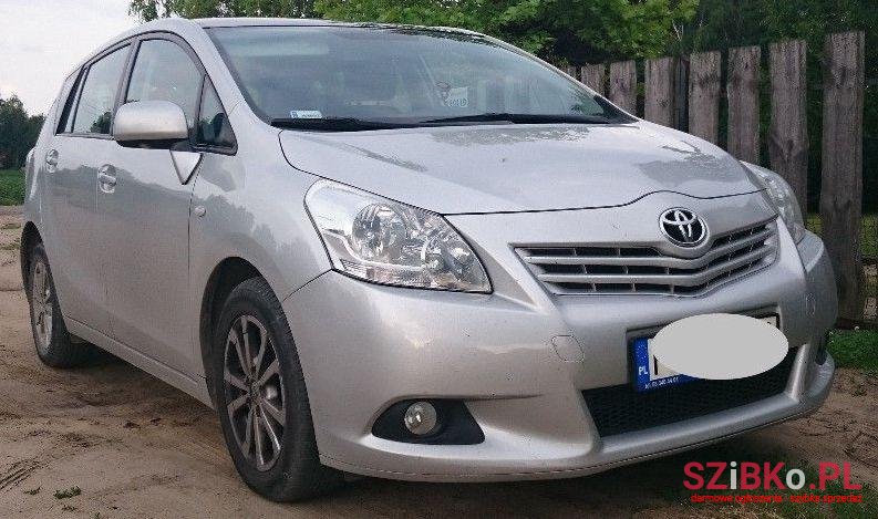 2011' Toyota Verso photo #1