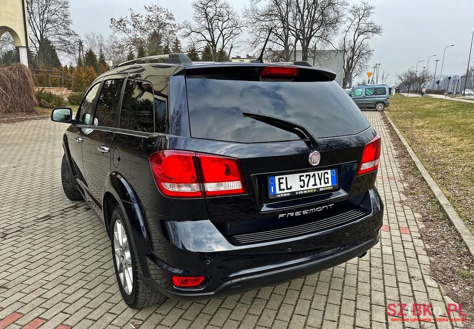 2012' Fiat Freemont photo #3