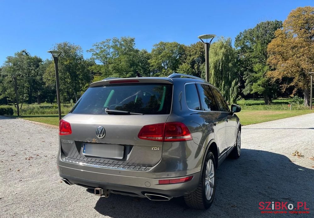 2012' Volkswagen Touareg photo #4