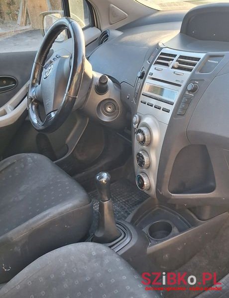 2008' Toyota Yaris photo #3