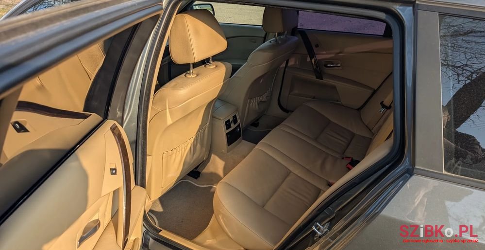 2005' BMW 5 Series 530Xd Touring photo #5