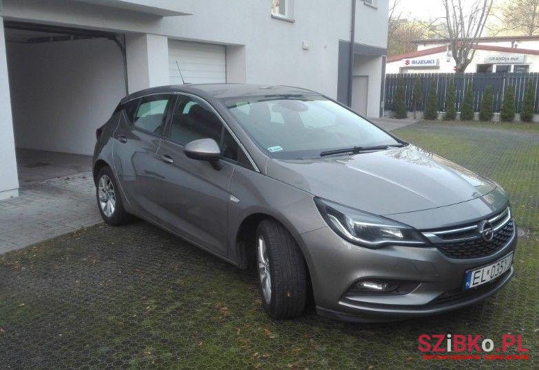 2016' Opel Astra photo #1