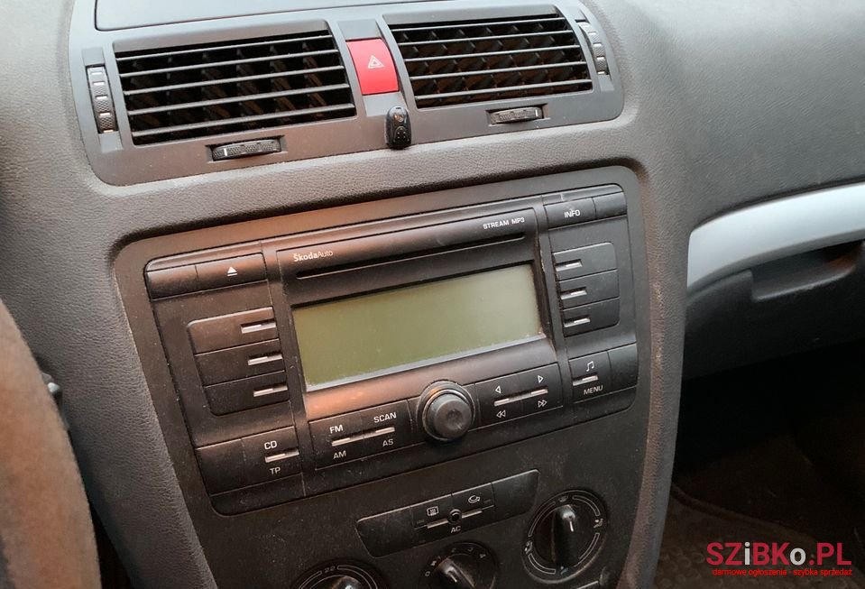 2007' Skoda Octavia photo #2