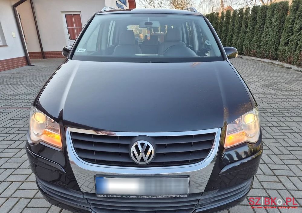 2006' Volkswagen Touran photo #5