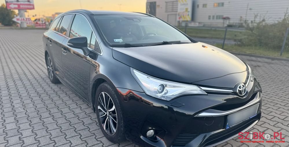 2017' Toyota Avensis 2.0 Prestige Ms photo #2