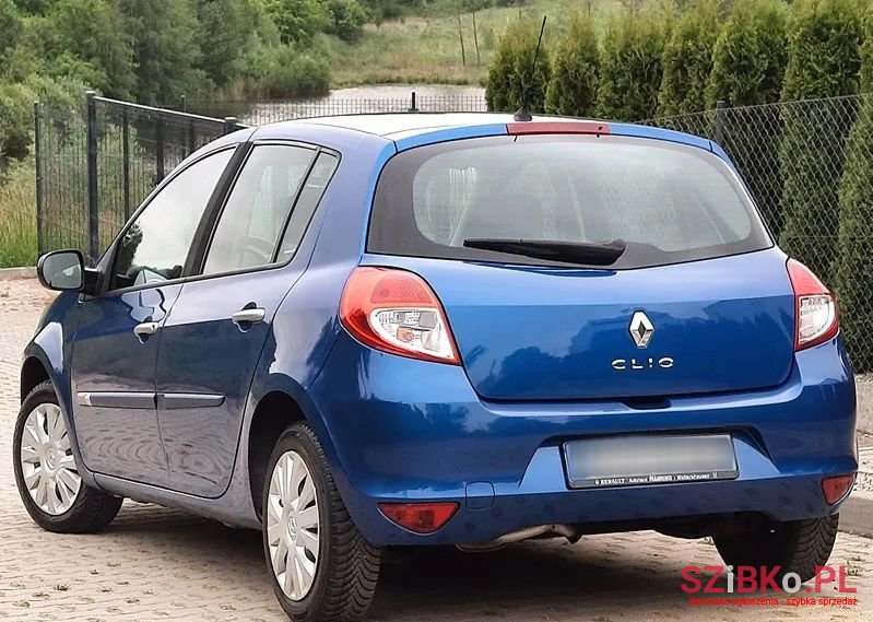 2009' Renault Clio photo #3
