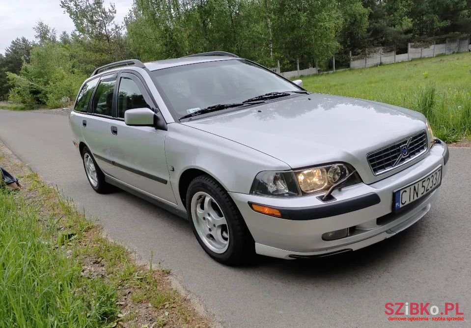 2004' Volvo V40 photo #1