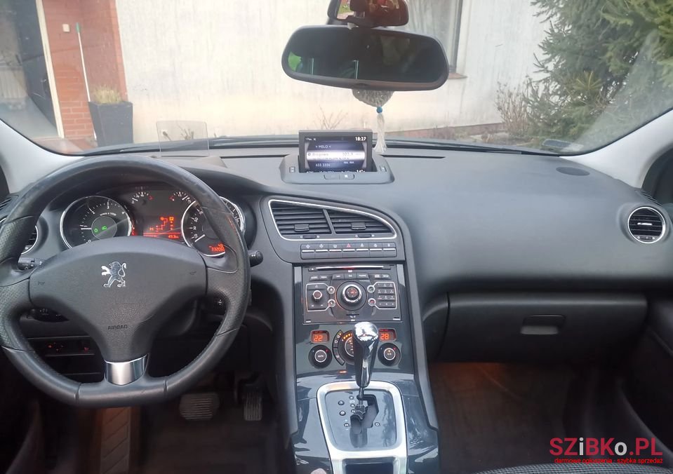 2010' Peugeot 5008 photo #4