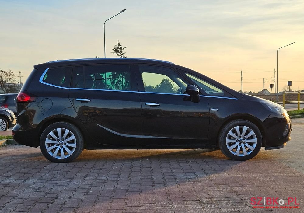 2012' Opel Zafira photo #1