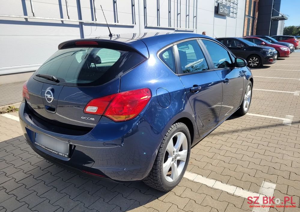 2012' Opel Astra photo #6