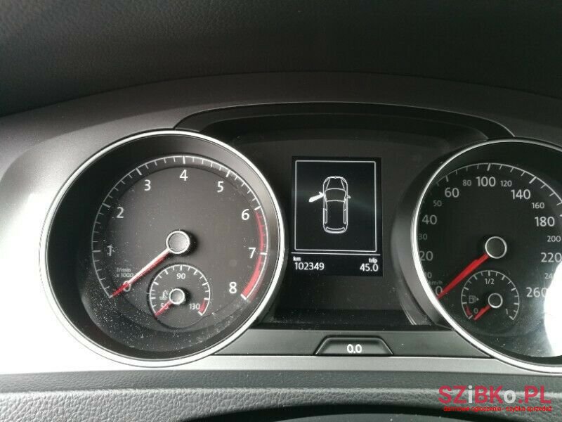 2017' Volkswagen Golf photo #3