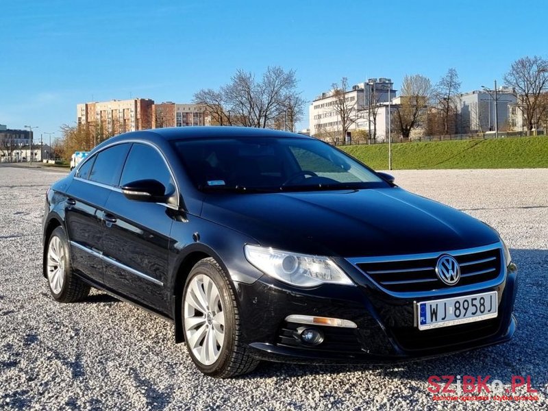 2009' Volkswagen Passat photo #3