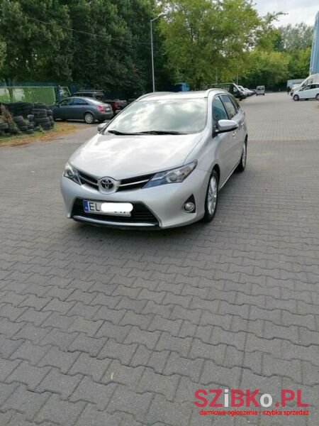 2014' Toyota Auris photo #2