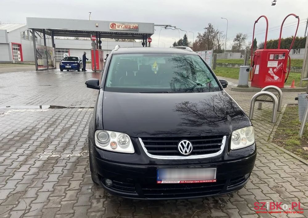 2004' Volkswagen Touran photo #1