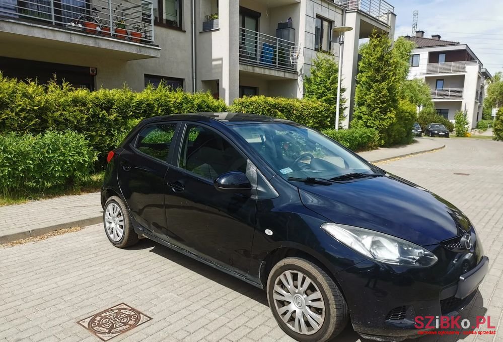 2010' Mazda 2 photo #2