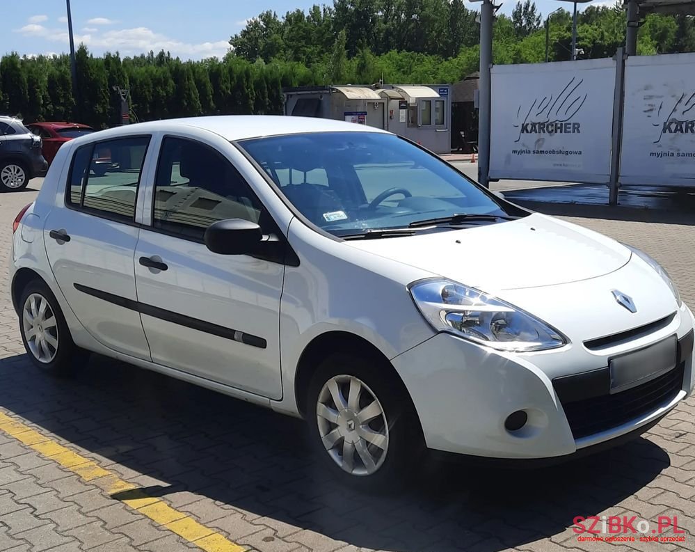 2013' Renault Clio photo #1