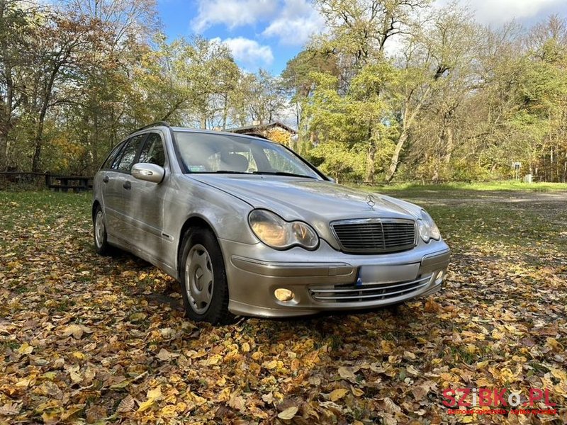 2005' Mercedes-Benz C-Class photo #2