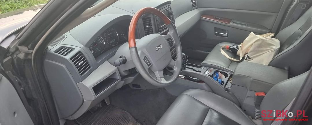 2005' Jeep Grand Cherokee photo #5
