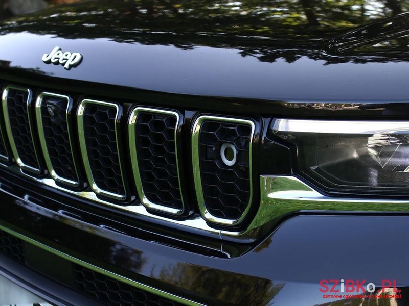 2021' Jeep Grand Cherokee photo #3