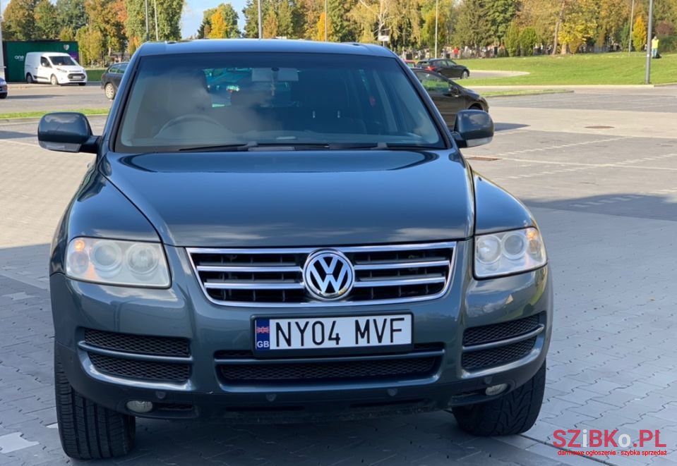 2004' Volkswagen Touareg photo #2