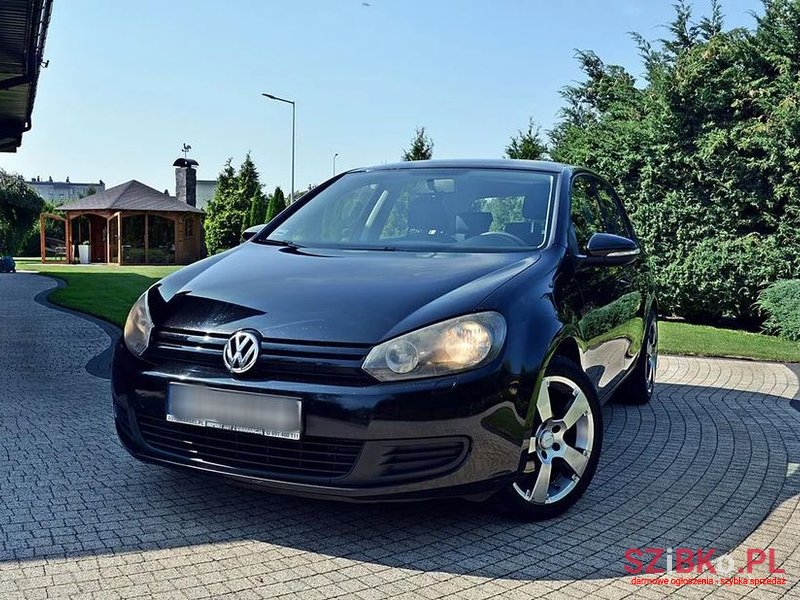 2010' Volkswagen Golf photo #2