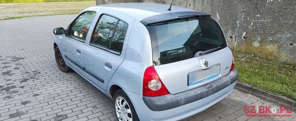 2004' Renault Clio 1.4 16V Privilege photo #5