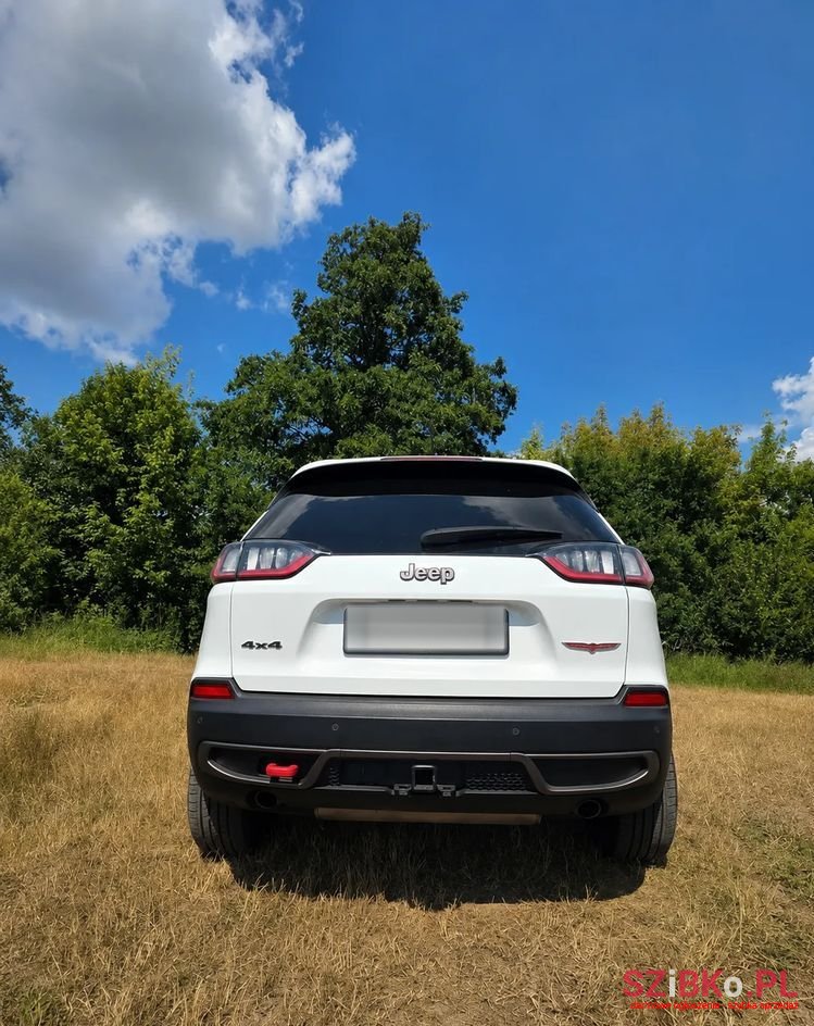 2019' Jeep Cherokee photo #4