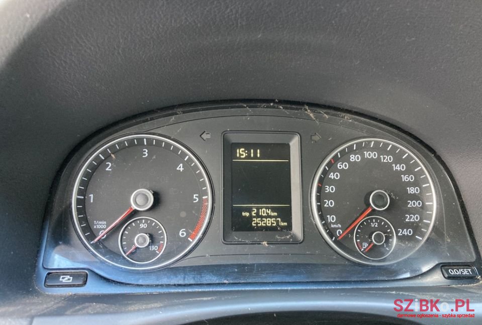 2010' Volkswagen Touran photo #5