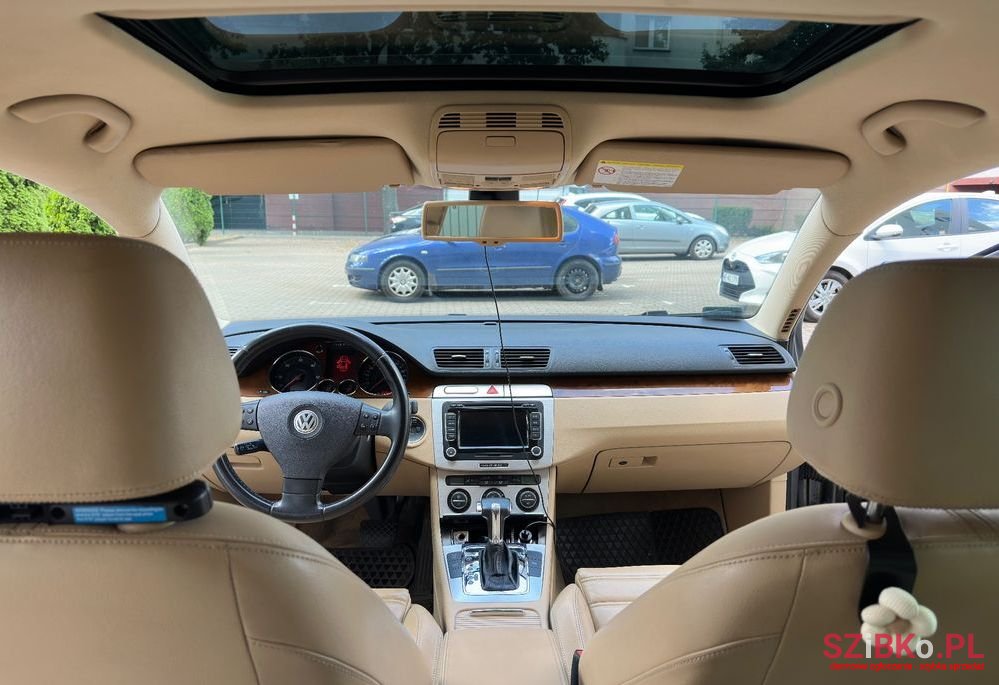 2008' Volkswagen Passat photo #4