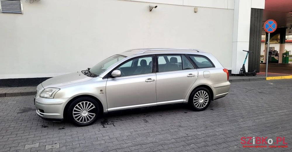 2004' Toyota Avensis photo #3