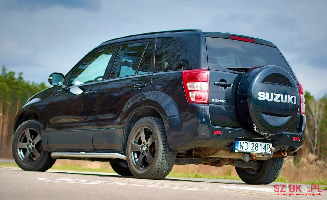 2010' Suzuki Grand Vitara photo #2