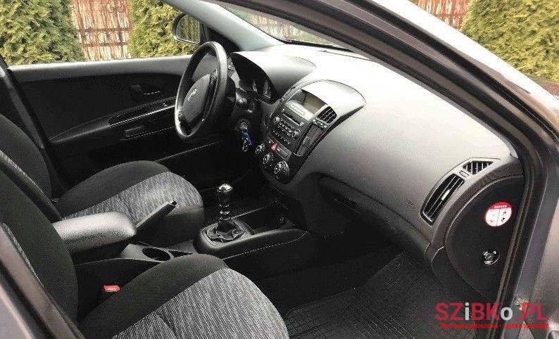 2008' Kia Ceed photo #2