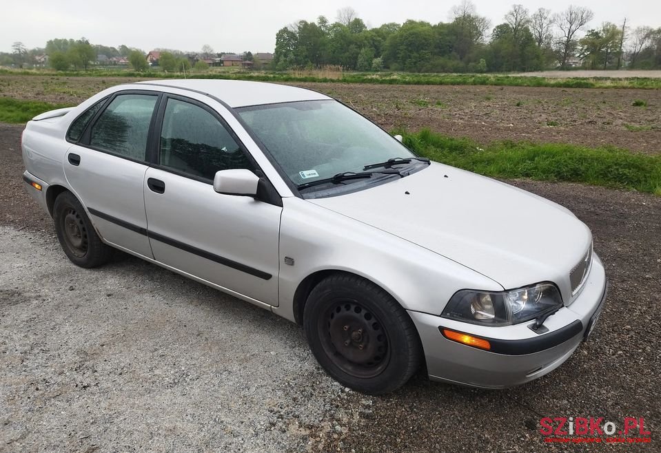 2001' Volvo V40 photo #2