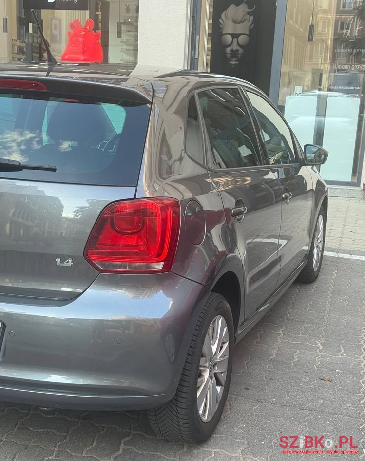 2014' Volkswagen Polo photo #6