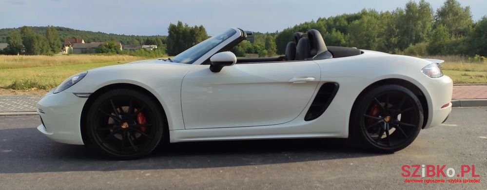 2017' Porsche 718 Boxster photo #3