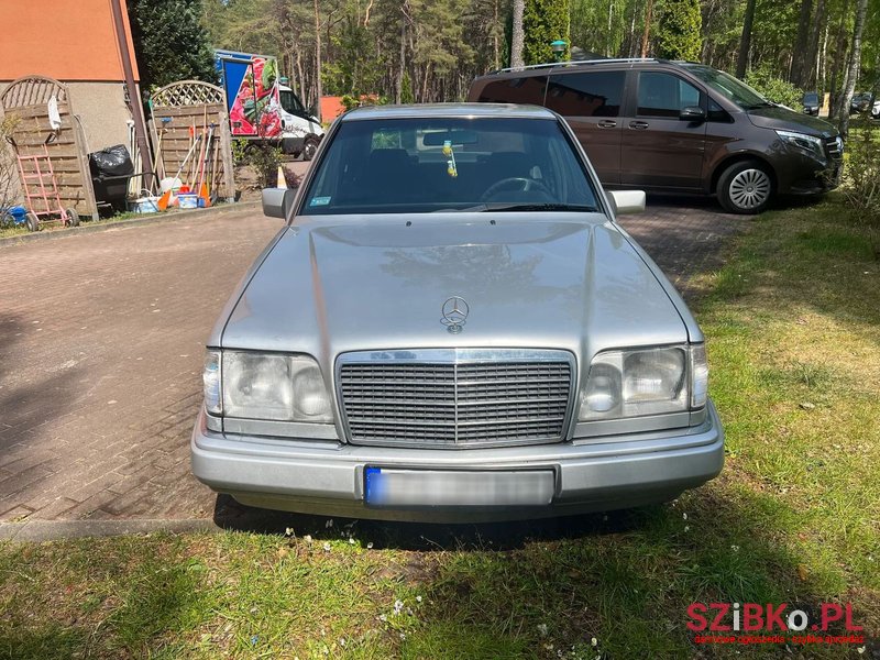 1994' Mercedes-Benz E-Class photo #2