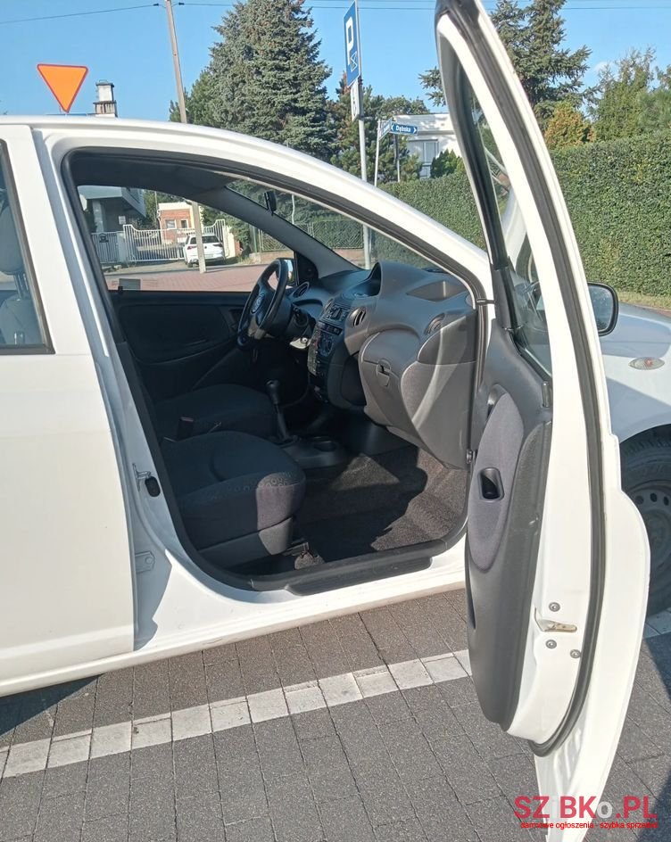 2004' Toyota Yaris photo #6