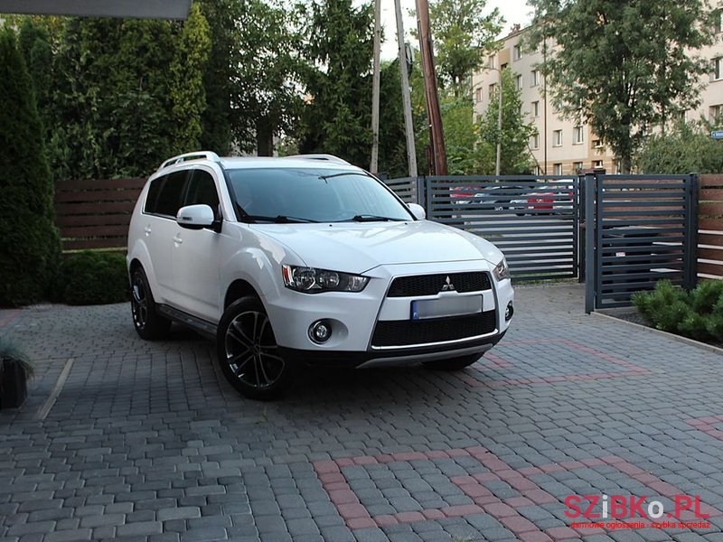 2010' Mitsubishi Outlander 2.0 2Wd photo #1