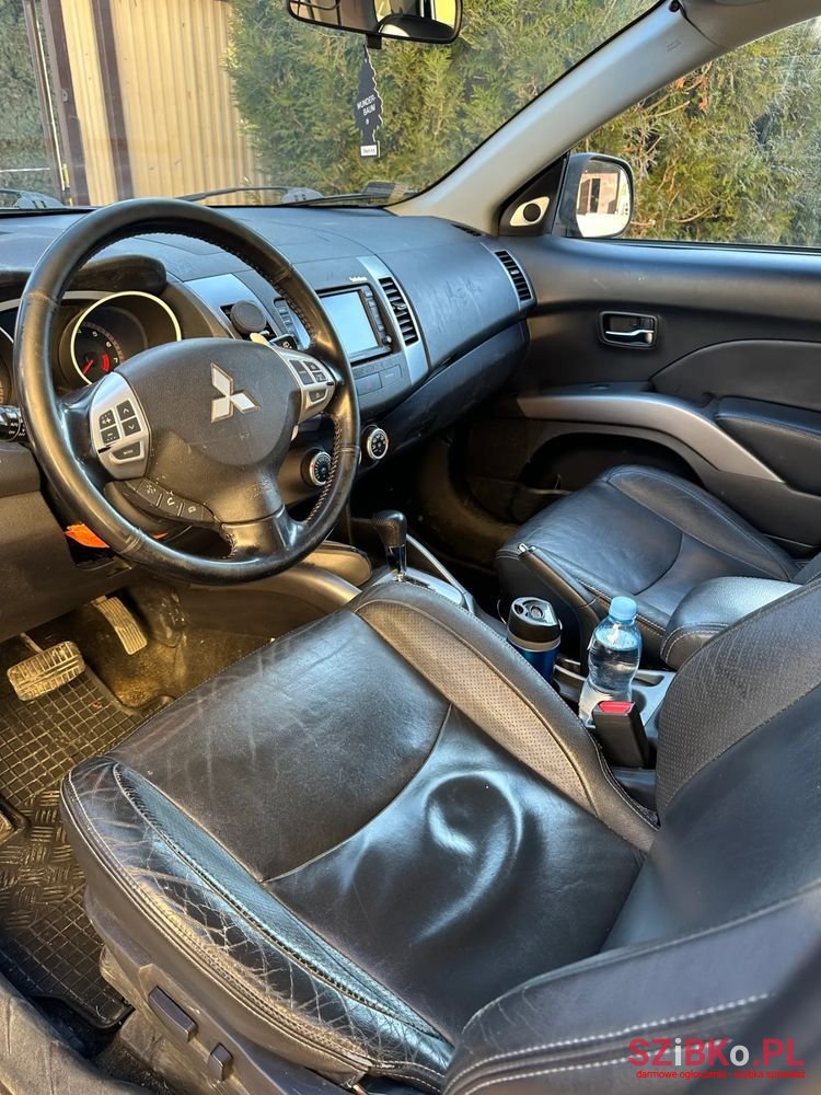 2009' Mitsubishi Outlander photo #5