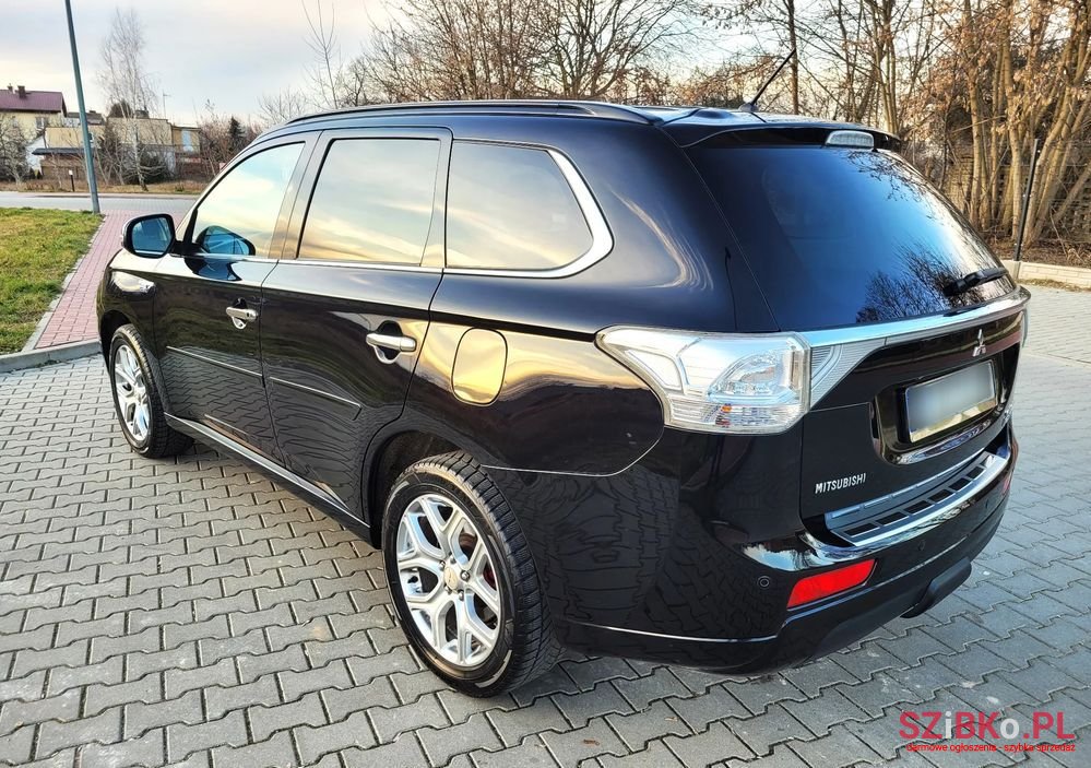 2014' Mitsubishi Outlander Phev Instyle Navi photo #6