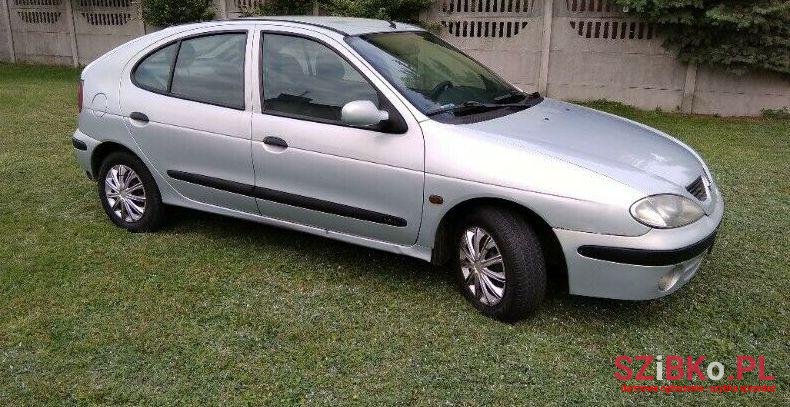 2002' Renault Megane photo #1
