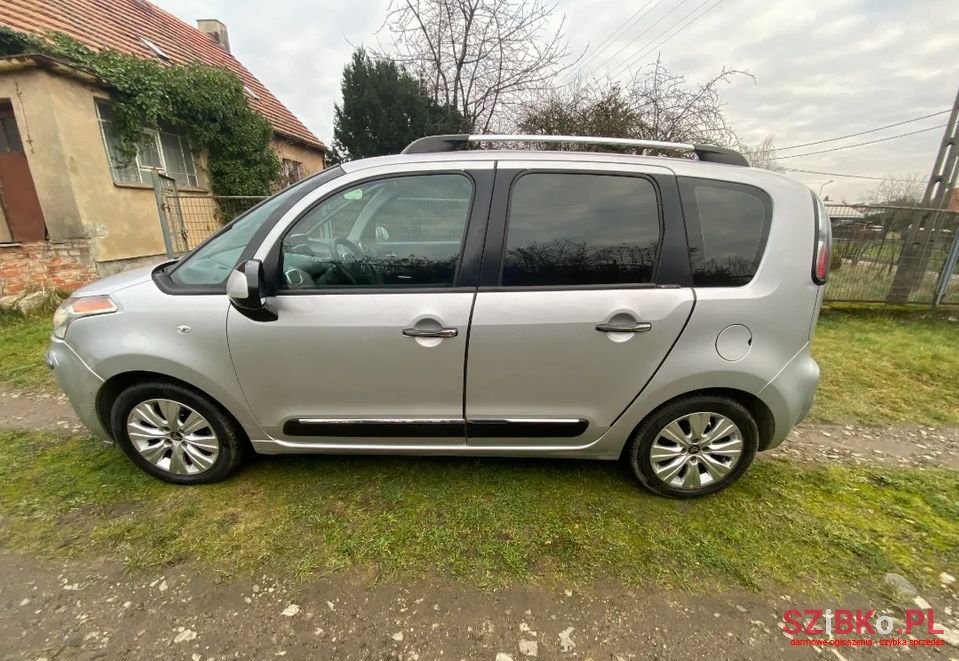 2010' Citroen C3 Picasso photo #3