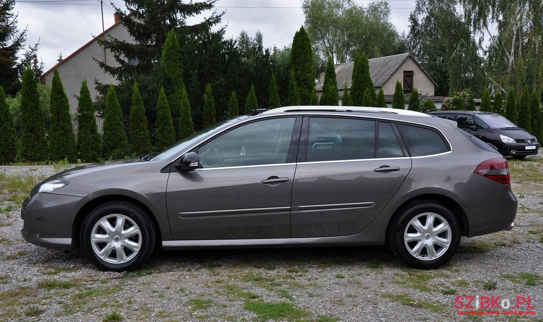 2010' Renault Laguna photo #2