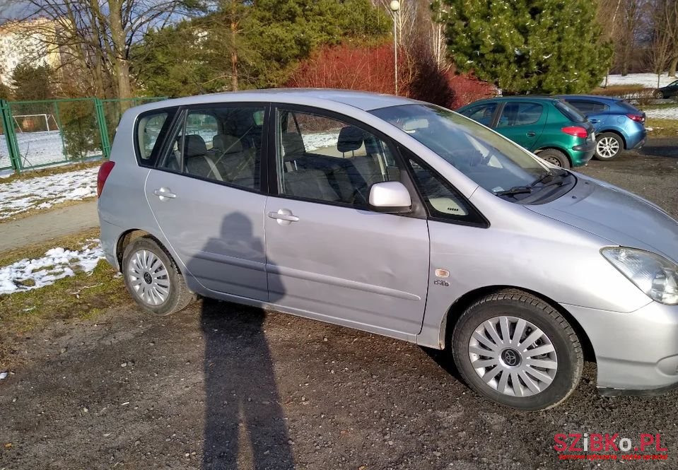 2003' Toyota Corolla Verso photo #4