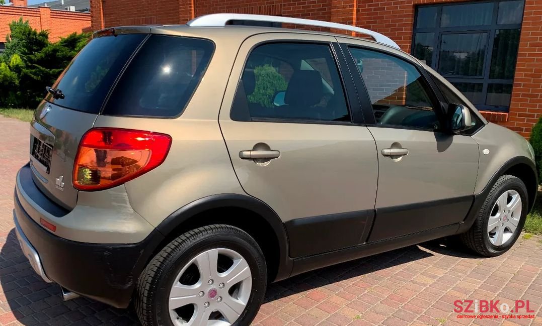 2008' Fiat Sedici photo #4