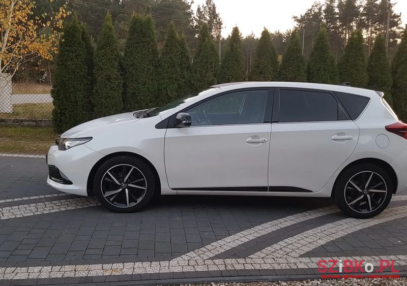 2017' Toyota Auris 1.2 T Selection photo #5