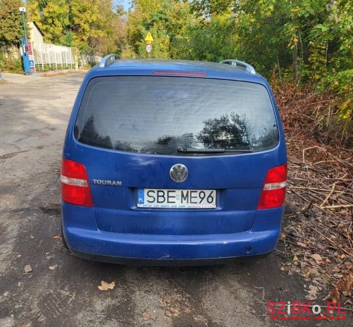 2004' Volkswagen Touran photo #5