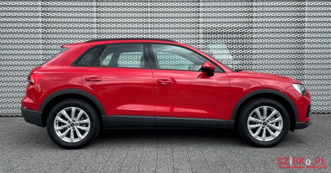 2022' Audi Q3 photo #3