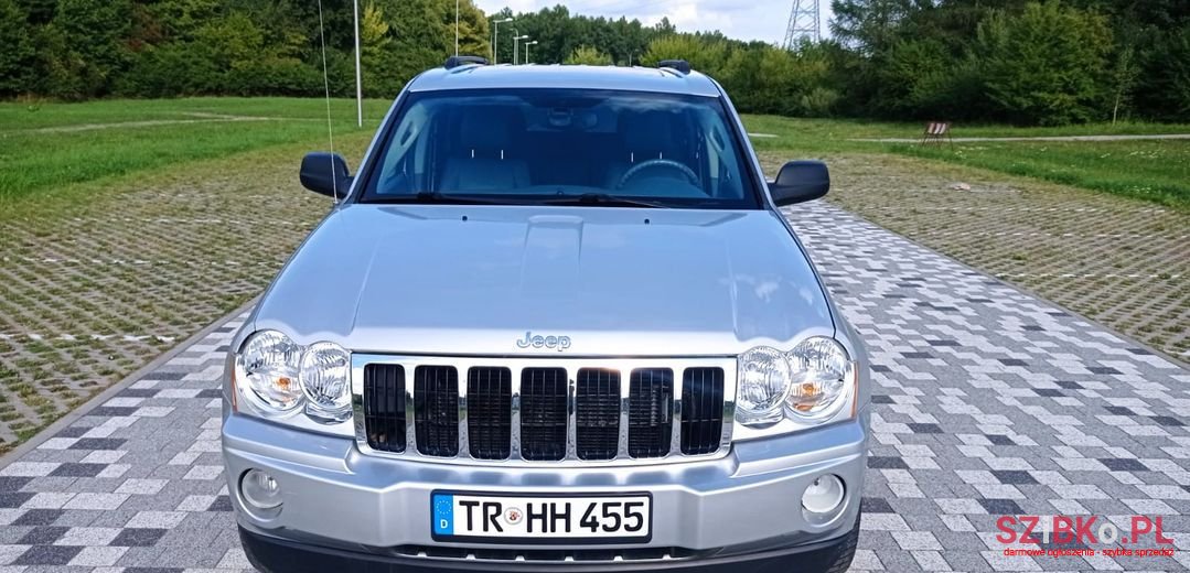 2005' Jeep Grand Cherokee photo #3